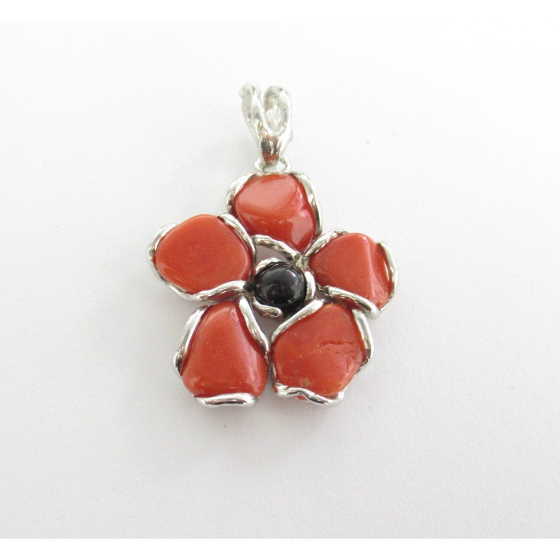 Charm donna in argento con corallo rosso e onice nero 10040