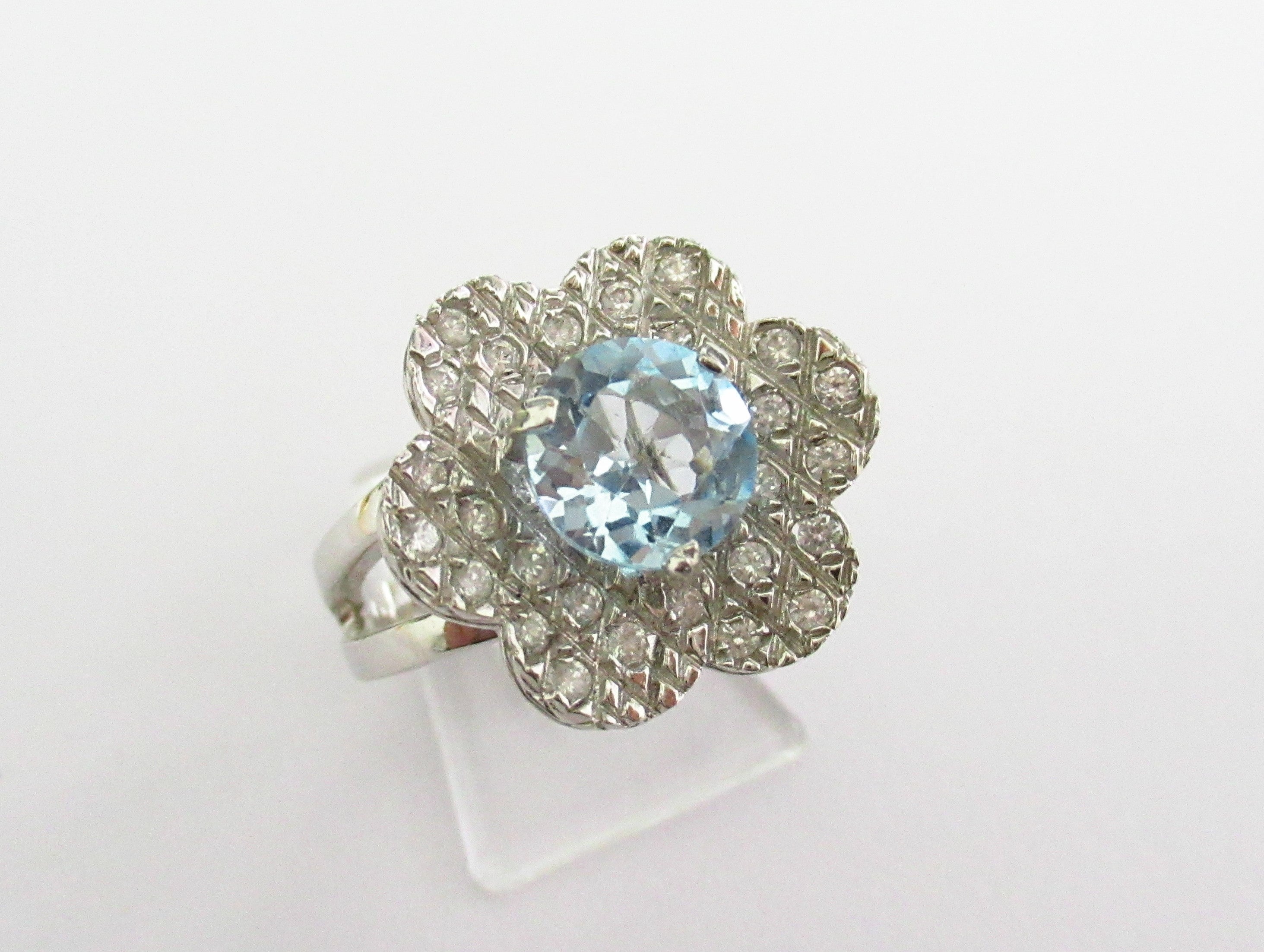 Anello a fiore donna Damiata Gioielli in oro bianco, quarzo e zirconi 2129/102