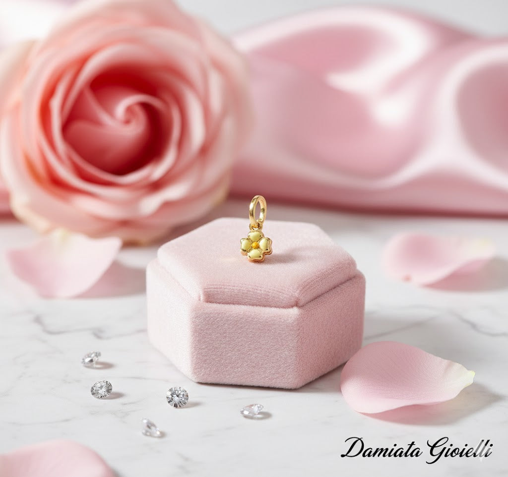 Ciondolo a fiore bambina Damiata Gioielli in oro giallo smaltato 28/102