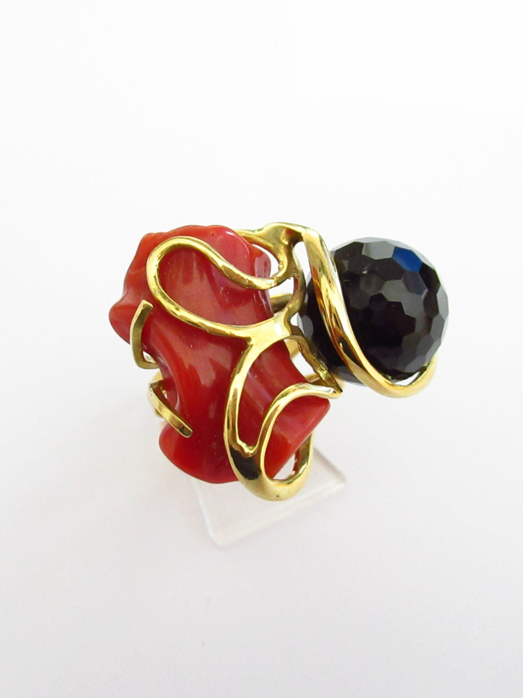Anello fantasia donna Damiata Gioielli in oro giallo con corallo rosso e onice 3256/102