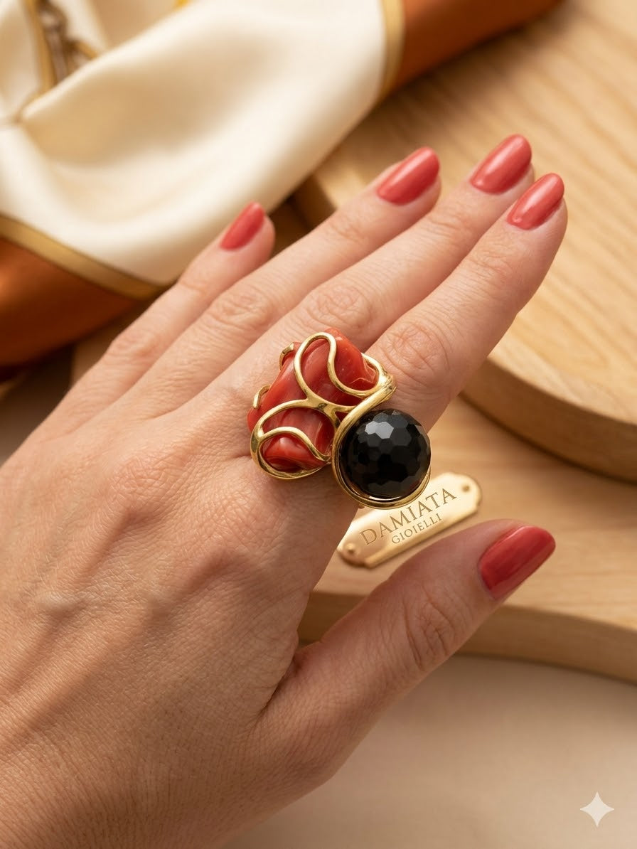 Anello fantasia donna Damiata Gioielli in oro giallo con corallo rosso e onice 3256/102