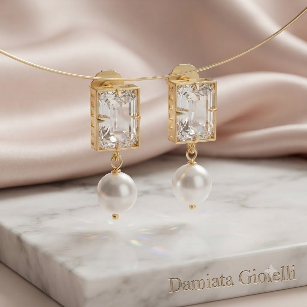 Orecchini donna Ottaviani in lega metallica dorata con cristalli bianchi e perle 501313O