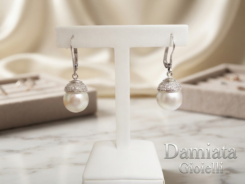 Orecchini Orelù in oro bianco con perla AUSTRALIANA e diamanti di 0,29 carati ref. AUTZMAN
