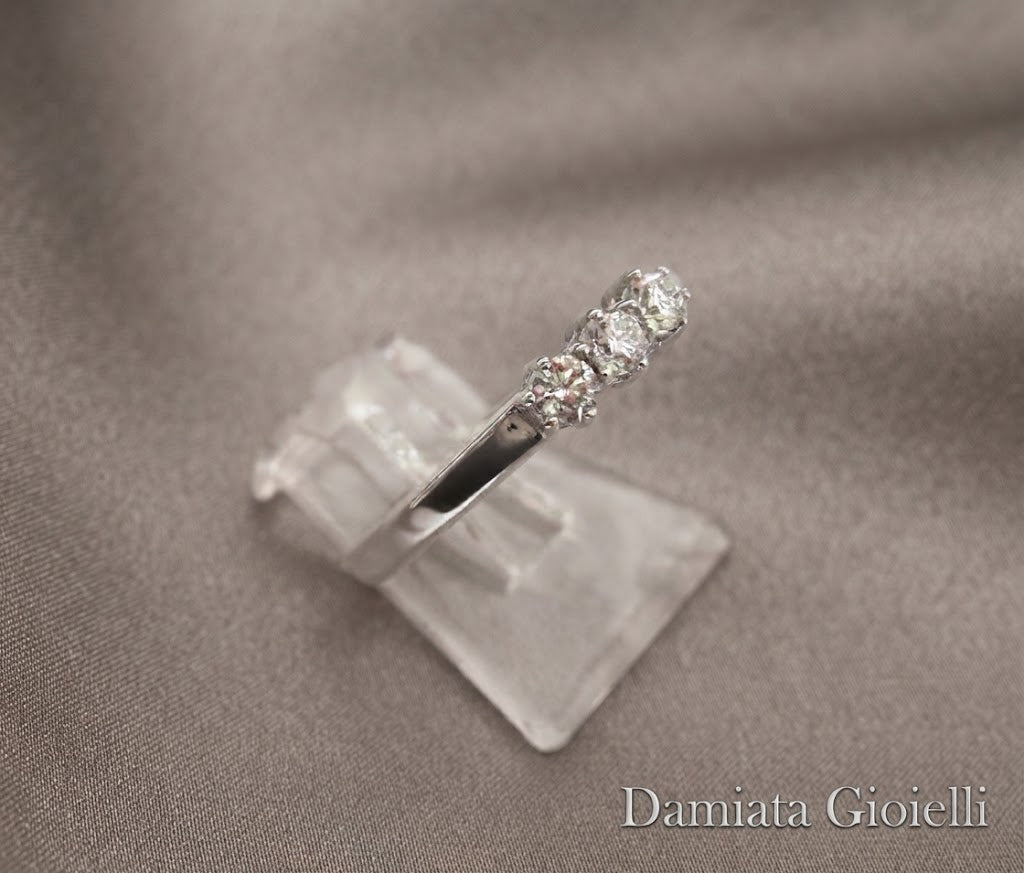 Anello trilogy donna Orelù in oro bianco e diamanti di 0,28 carati ref. MANTOTTZ