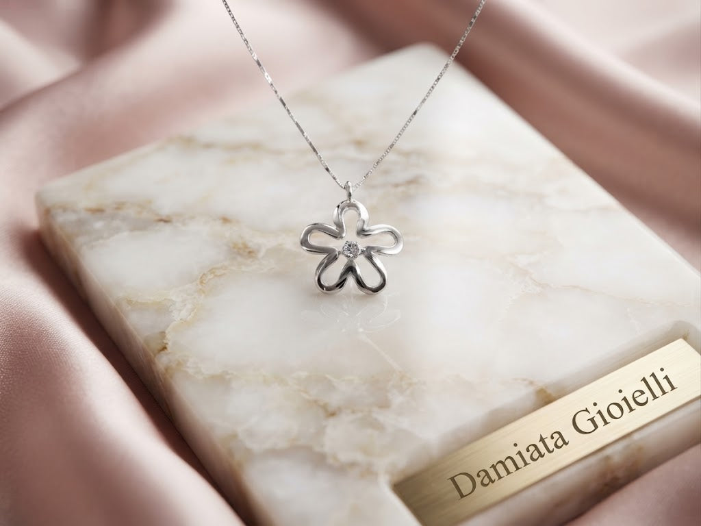 Collana con fiore donna Orelù in oro bianco e diamante di 0,01 carati ref. SAHCEZ