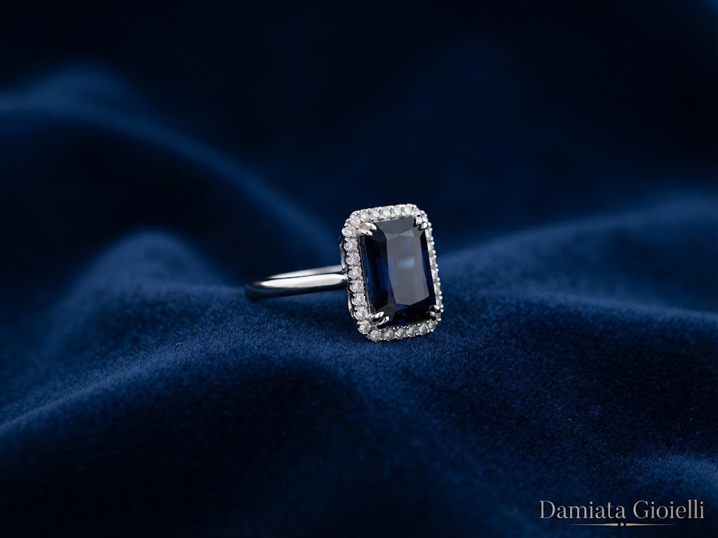 Anello donna Orelù in oro bianco con zaffiro e diamanti di 0,25 carati ref. TRCNX